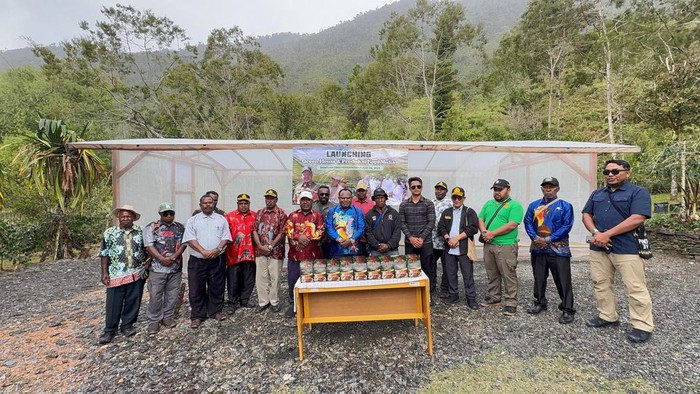 Pemkab Puncak Jaya Resmikan Klinik Kesehatan-Luncurkan Greenhouse Kopi Mulia