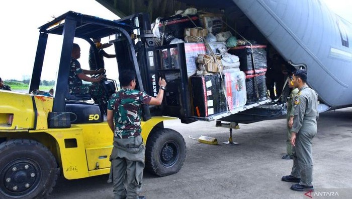 Hercules Angkut Sling Baja 6 Ton ke Aceh untuk Pembangunan Jembatan
