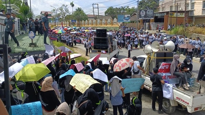 PGRI Demo di PT Sultra Protes Vonis Guru Mansur Terdakwa Pelecehan Murid