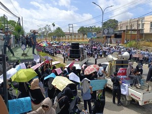 PGRI Demo di PT Sultra Protes Vonis Guru Mansur Terdakwa Pelecehan Murid