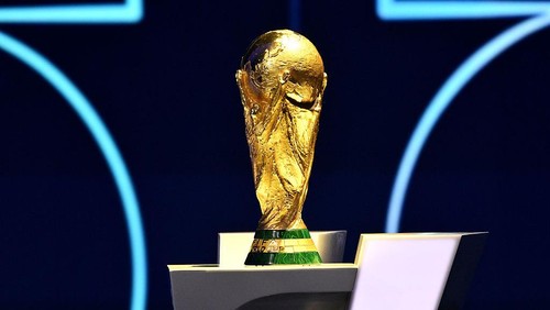WASHINGTON, DC - DECEMBER 05: FIFA World Cup Trophy is displayed during the FIFA World Cup 2026 Official Draw at John F. Kennedy Center for the Performing Arts on December 05, 2025 in Washington, DC. (Photo by Mandel NGAN - Pool/Getty Images)