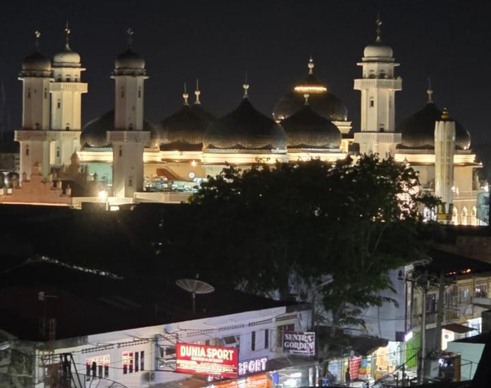 Sistem Kelistrikan Aceh Berangsur Pulih, Banda Aceh Malam Ini Kembali Terang
