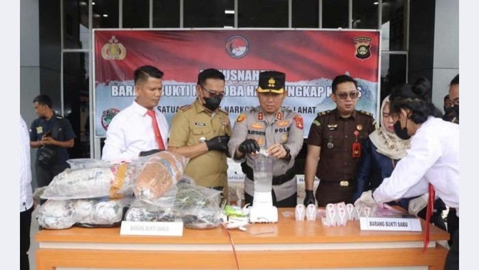8 Kilogram Ganja dan Sabu Dimusnahkan Polres Lahat, Ada 8 Tersangka