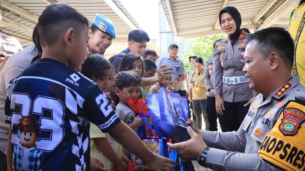 Polres Metro Bekasi Kota menggelar kegiatan Bakti Kesehatan Polri dalam rangka menyambut Hari Raya Natal dan Tahun Baru 2026. (dok Istimewa)