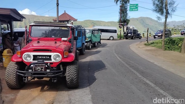 Jelang Nataru, Ratusan Jip Wisata Bromo Sold Out!