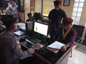 Anggota DPRD Ende yang Lempar Lambang Garuda Saat Rapat Minta Maaf
