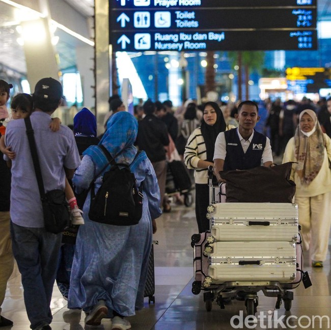 Puncak Penumpang Pesawat Jelang Natal Diperkirakan pada 20 Desember