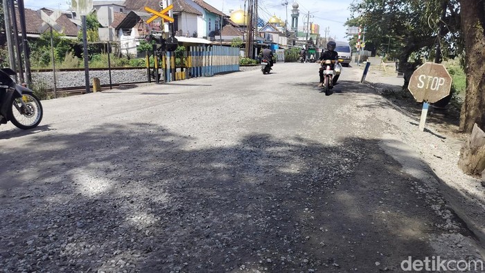 Ruas Jalan Kepanjen-Pagak Malang Ditinggikan Cegah Banjir