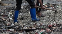 Pemkot Tangsel sedang melakukan beragam upaya di TPA Cipeucang. Di antaranya, penataan landfill 3 dengan metode terasering di anak Kali Cipeucang agar tidak terjadi longsor, serta pembangunan bronjong di landfill 3. Lalu, pembukaan akses jalan menuju landfill 4 dan pembebasan lahan untuk digunakan sebagai Material Recovery Facility (MRF).  