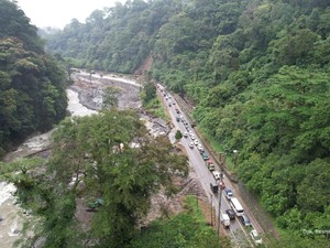 Sempat Putus Akibat Longsor, Jalur Lembah Anai Sudah Bisa Dilewati Mobil