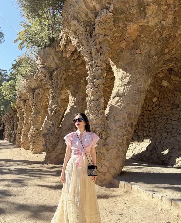 Shandy Aulia Liburan Mewah di Spanyol, Makan Steak hingga Caviar