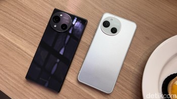 Sharp Aquos R10 dibanderol dengan harga Rp 10.999.000, sedangkan Aquos sense10 dilepas dengan harga Rp 6.699.000. Keduanya dapat dipesan lewat pre-order mulai 17 Desember 2025. Foto: Virgina Maulita Putri/detikINET