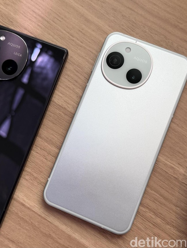 Menggenggam Sharp Aquos R10 dan sense10 yang Serupa Tapi Tak Sama