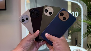 Dari kiri ke kanan, Aquos sense10 tersedia dalam pilihan warna Light Silver, Full Black, Khaki Green, dan Denim Navy. Foto: Virgina Maulita Putri/detikINET