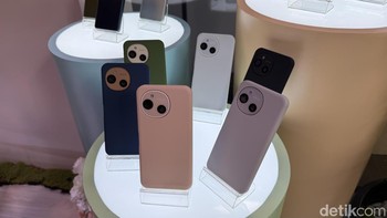 Sama seperti saudaranya, Aquos sense10 juga dilengkapi kamera utama dan kamera ultrawide yang masing-masing memiliki resolusi 50,3 MP. Kamera depannya 32 MP. Ponsel ini juga dilengkapi case dengan warna senada. Foto: Virgina Maulita Putri/detikINET
