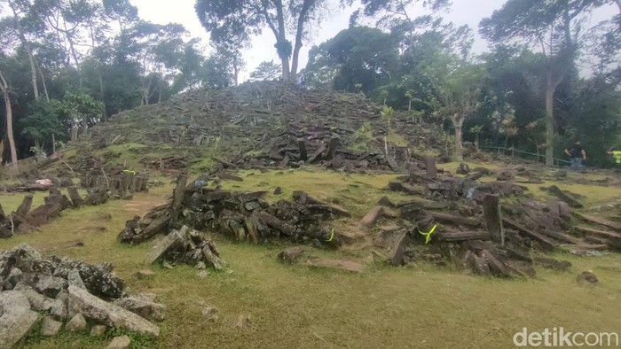 Pemkab Cianjur Siapkan Pusat Oleh-oleh di Gunung Padang