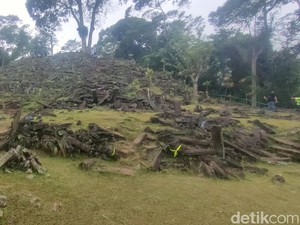 Pemkab Cianjur Siapkan Pusat Oleh-oleh di Gunung Padang