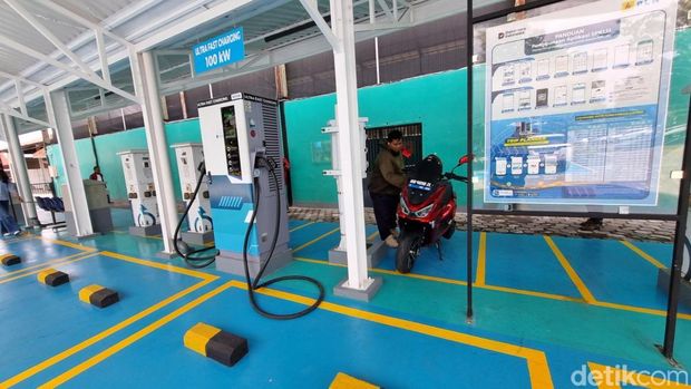 SPKLU PLN UP3 Jogja, Banguntapan, Bantul, Rabu (17/12/2025). SPKLU PLN UP3 Jogja, Banguntapan, Bantul, Rabu (17/12/2025).