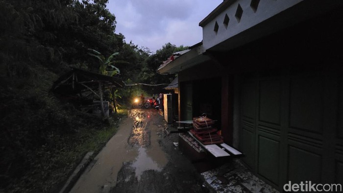 Menyesap Sunyi di Kampung Sawah Tengah Sukabumi