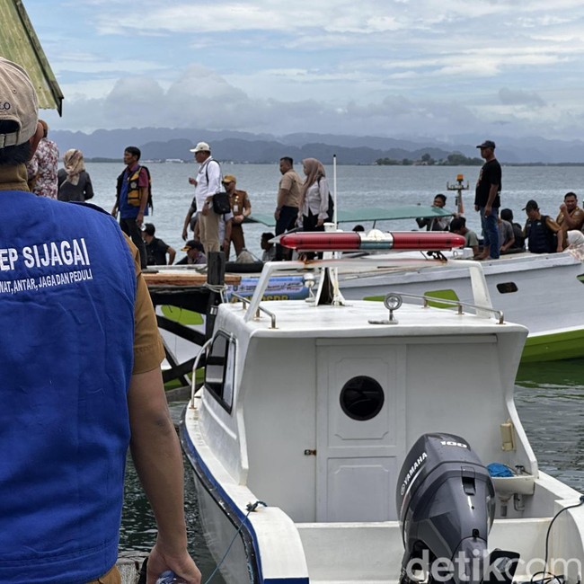 Foto: Tenaga Kesehatan Puskesmas Sabutung Layani Warga di 17 Pulau Pangkep