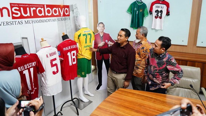 UMSURA Lelang 14 Jersey Atlet Timnas untuk Korban Aceh-Sumatera