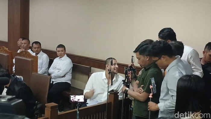 Saat Ammar Zoni Ditegur Hakim Usai Kepergok Ngobrol dengan Adik di Sidang