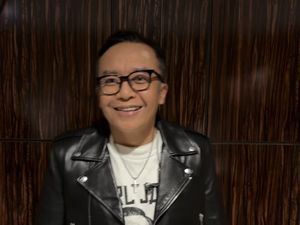 Video: Tumpangi Garuda yang Pecah Ban, Ari Lasso Apresiasi Kru Pesawat