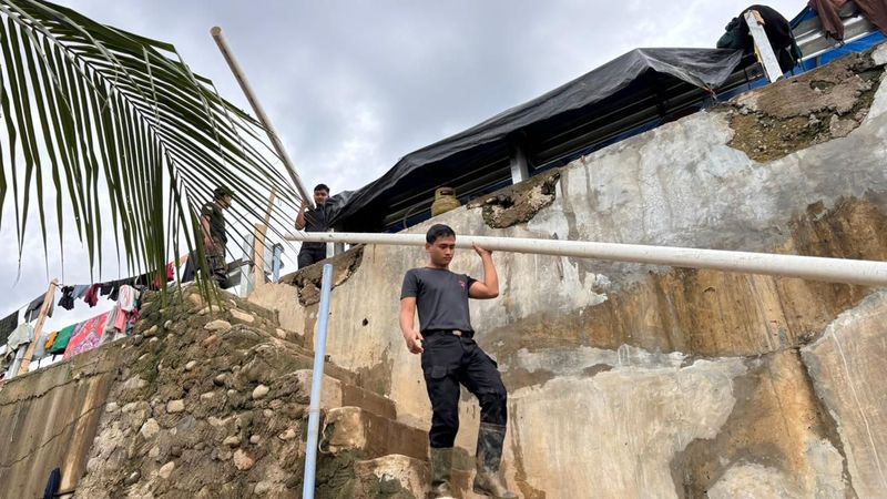 Brimob bangun MCK umum untuk korban bencana Aceh