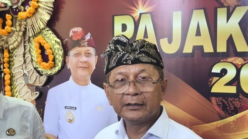 Bupati Buleleng, Nyoman Sutjidra, saat ditemui di Gedung Kesenian Gde Manik, Singaraja, Kamis (18/12/2025). (Wijaya Kusuma/detikBali)