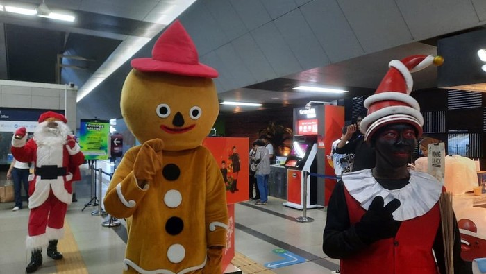 Suasana Christmas Carol di Stasiun MRT Blok M, Warga sampai Terharu