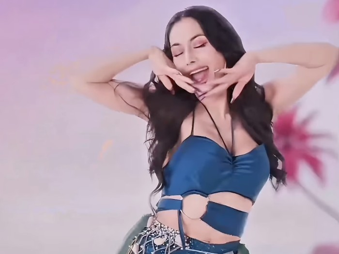 Denada di video klip lagu terbarunya berjudul Gotaki.