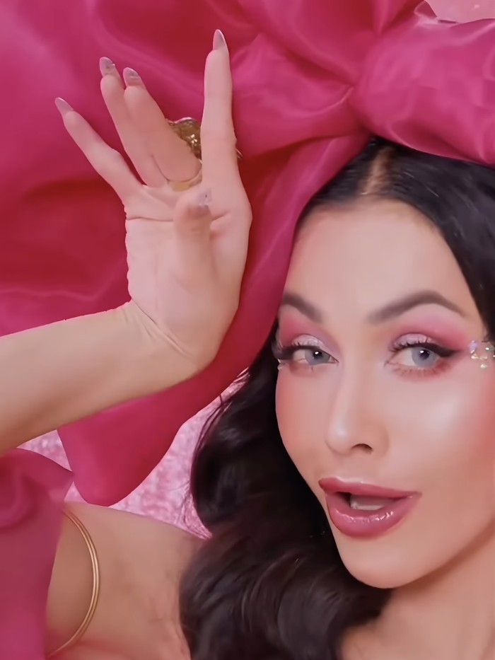 Denada di video klip lagu terbarunya berjudul Gotaki.