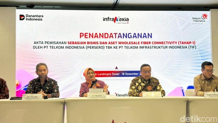 Direktur Utama Telkom Dian Siswarini
