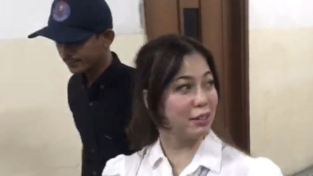 Ammar Zoni Turun 15 Kg, Pacar Khawatir: Bajunya Kegedean Gak Ya?