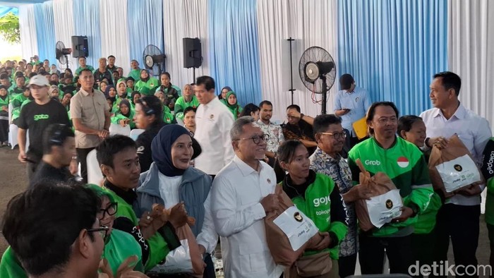 Driver Ojol Dapat Paket Sembako Jelang Nataru, Ini Isinya