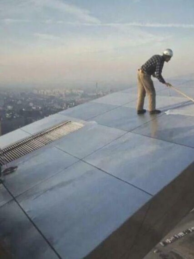 Bikin Ngeri & Ngilu! Aksi Karyawan Nekat Abaikan Keselamatan Kerja