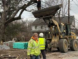 Bikin Ngeri & Ngilu! Aksi Karyawan Nekat Abaikan Keselamatan Kerja