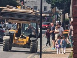 Bikin Ngeri & Ngilu! Aksi Karyawan Nekat Abaikan Keselamatan Kerja