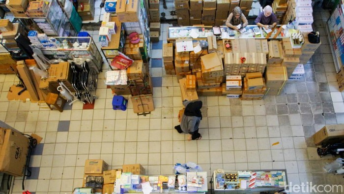 Perumda Pasar Jaya akan merevitalisasi Pasar Pramuka, Jakarta Timur. Revitalisasi ini dilakukan untuk meningkatkan daya tarik sentra obat dan alat kesehatan (alkes) itu, sehingga dapat mendukung pertumbuhan ekonomi pedagang, Kamis (18/12/2025).