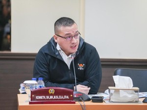 Bantu Korban Bencana Sumatera-Aceh, Kenneth DPRD DKI Serahkan Gaji dan Tunjangan Setahun