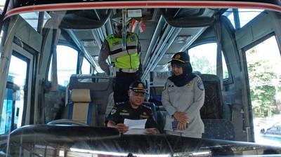 Jelang Nataru, Petugas Gabungan Sisir Kelayakan Angkutan Umum