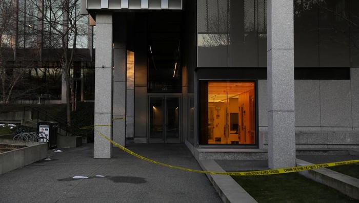 The Barus & Holley engineering building remains closed as the manhunt continues for the gunman, following a shooting at Brown University in Providence, Rhode Island, U.S. December 17, 2025.  REUTERS/Taylor Coester