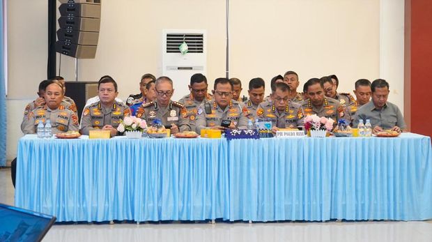 Kapolda Riau Irjen Pol Herry Heryawan membuka Latihan Pra Operasi (Latpraops) Lilin Lancang Kuning 2025. Kapolda Riau Irjen Pol Herry Heryawan membuka Latihan Pra Operasi (Latpraops) Lilin Lancang Kuning 2025, Kamis (18/12/2025).