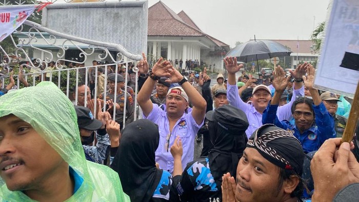 Buruh Demo di Pendopo Bupati Serang, Minta UMK Naik 12%