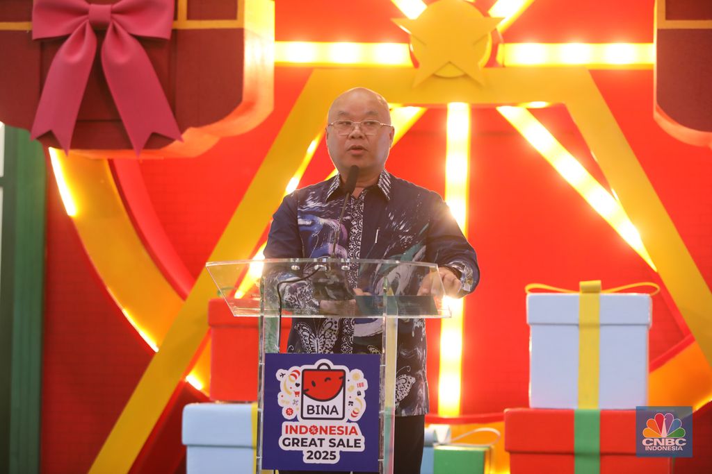 Ketua Umum Asosiasi Pengelola Pusat Belanja Indonesia, Alphonzus Widjaja saat menghadiri Opening Ceremony BINA Indonesia Great Sale di Pusat Perbelajaan Kota Kasablanka, Jakarta, Kamis (18/12/2025). (CNBC Indonesia/Faisal Rahman)