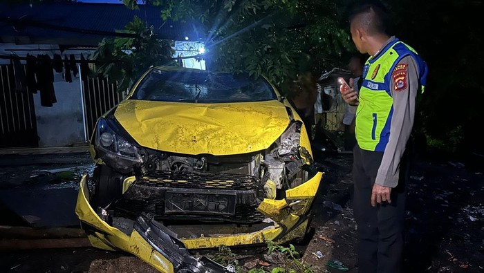 Mobil Terjun ke Bawah Jembatan di Cilegon, Diduga gegara Sopir Kejang
