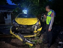 Video: Mobil Terjun ke Bawah Jembatan di Cilegon, Sopir Diduga Kejang