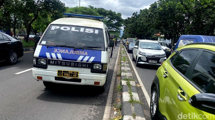 Pria di Bandung Kritis Usai Kepalanya Terlindas Truk Tangki