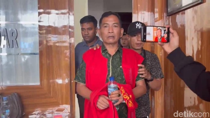Eks Pj Bupati Polman Jadi Tersangka Penipuan Proyek Seragam Linmas Rp 1,6 M