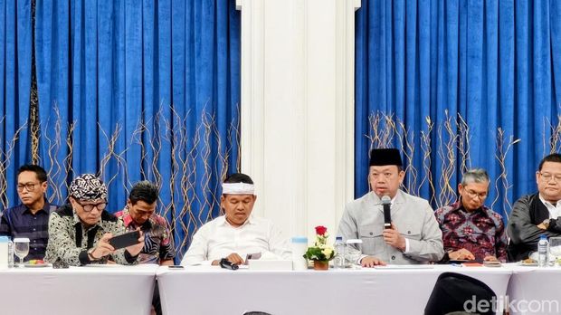 Menteri Agraria dan Tata Ruang Nusron Wahid saat menghadiri Rapat Koordinasi Tata Ruang dan Pertanahan di Gedung Sate, Kota Bandung, Rabu (18/12/2025). Menteri Agraria dan Tata Ruang Nusron Wahid saat menghadiri Rapat Koordinasi Tata Ruang dan Pertanahan di Gedung Sate, Kota Bandung, Rabu (18/12/2025).